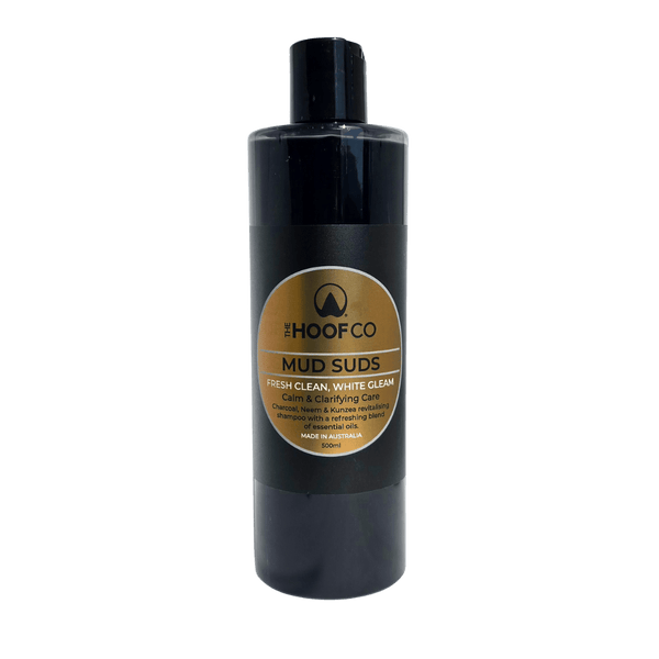 Whitening deep cleansing shampoo for horses to remove coat stains and brighten appearance