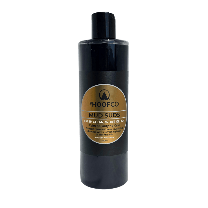 Whitening deep cleansing shampoo for horses to remove coat stains and brighten appearance