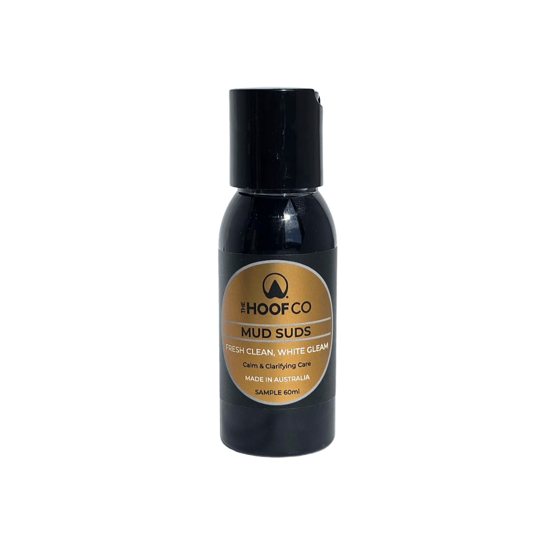 Whitening deep cleansing shampoo for horses to remove coat stains and brighten appearance