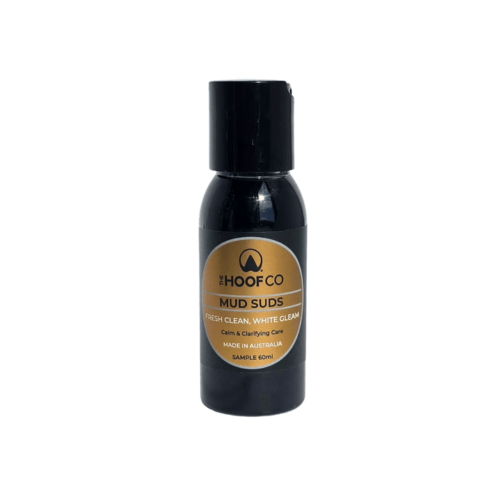 Whitening deep cleansing shampoo for horses to remove coat stains and brighten appearance