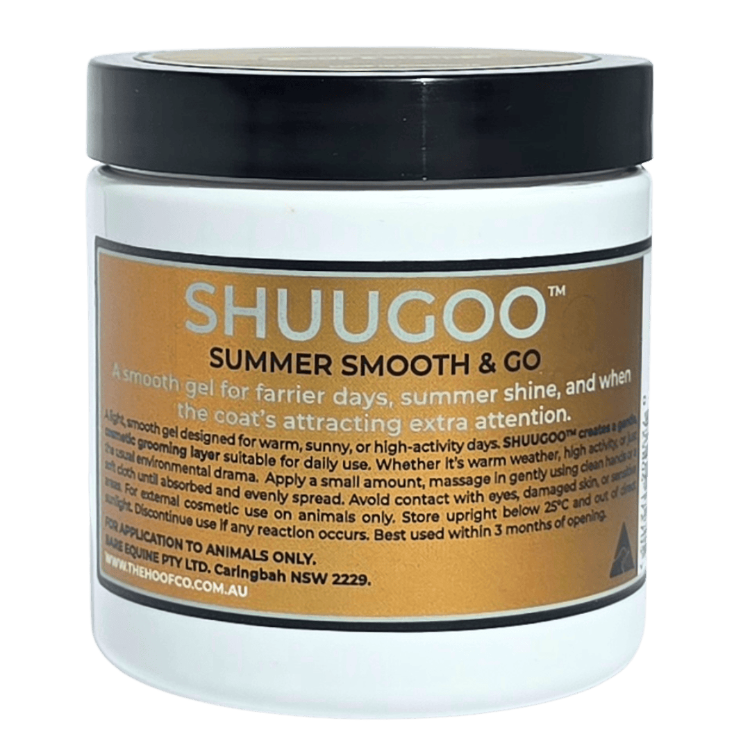 Shuugoo summer grooming gel applied to horse coat